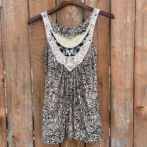 DAYTRIP Women’s Black Tan Patterned Lacy Sleeveless Tank Top Size‎ Small